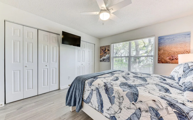 Fernandina Beach Townhome, Steps to Public Beach