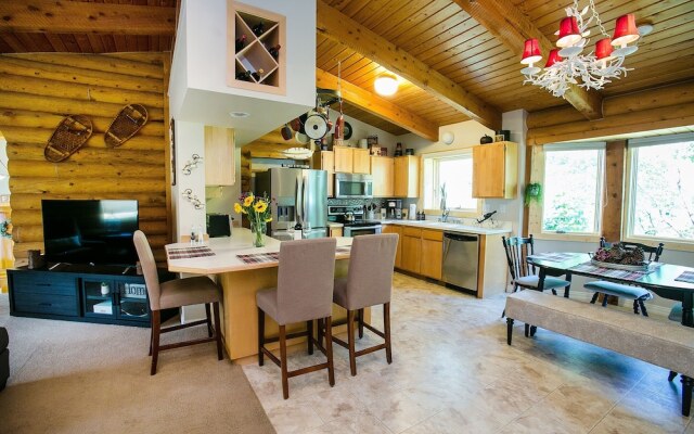 Nederland Getaway 4 Bedroom Home by RedAwning