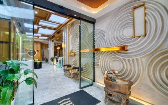 Elong Anyun Hotel (Shanghai Lujiazui Minsheng Road Subway Station)