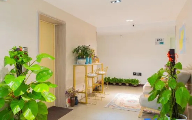 Yujianzhenpin.Yingyuan Hotel (Haikou Riyue Square Duty Free City)