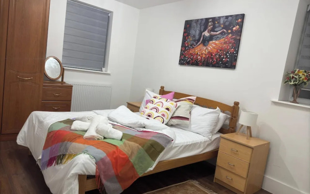 Contemporary 2bed House With Parking