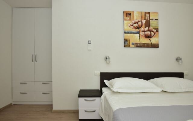 Apartments Mladen