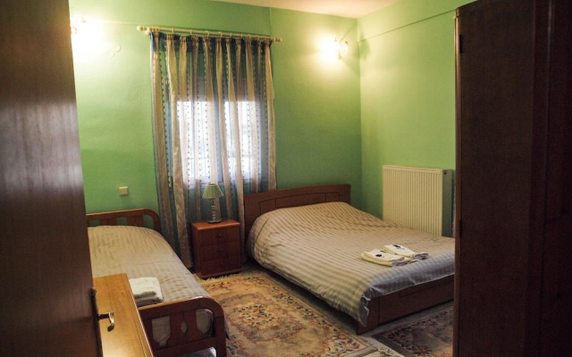 Charming Trikala Apartment With Garden & Central Heating