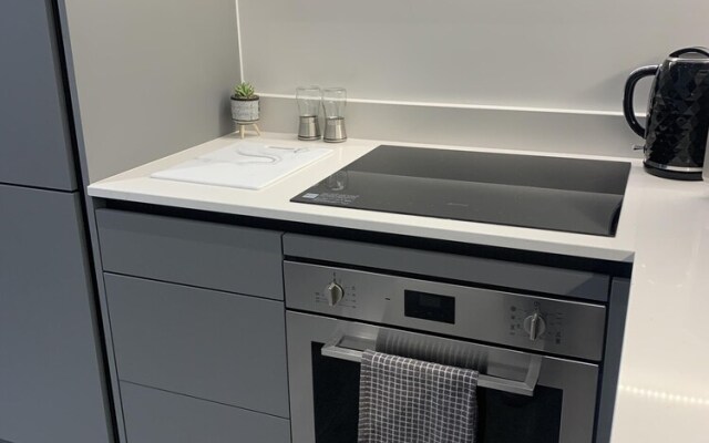 Luxury One Bed Apartment With Parking