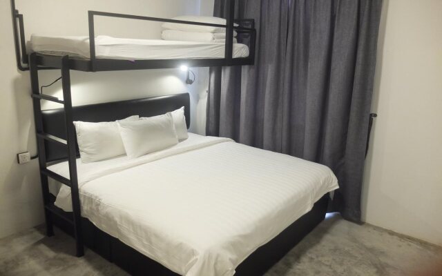Suite 18 Boutique Hotel - Hostel