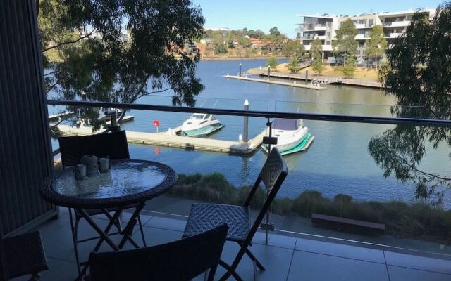 Marina View Apartment on the Maribyrnong River, Melbourne