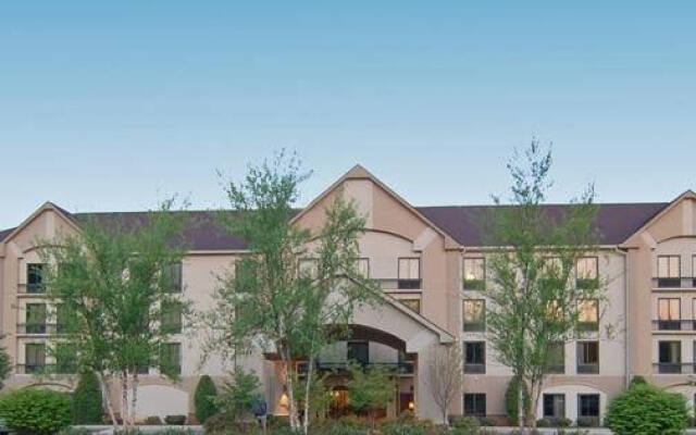 Quality Inn & Suites Biltmore South