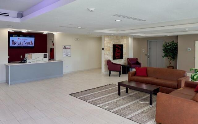 Red Roof Inn Hutchins