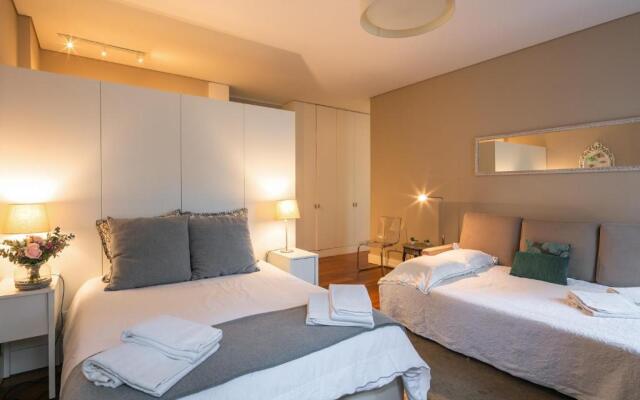 Cardosas Charming Apartment with Balconies