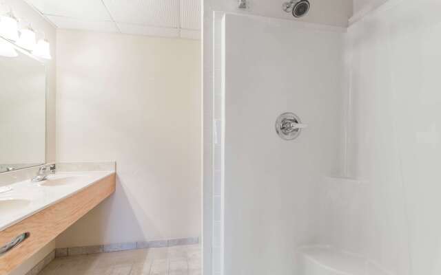 Super 8 by Wyndham Gallipolis Pt Pleasant Area