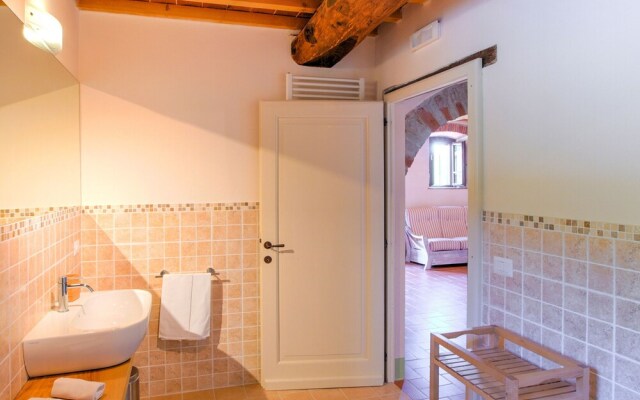 Spacious Holiday Home with Swimming Pool in Anghiari
