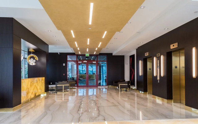 CH Deluxe Apartments  by MDR
