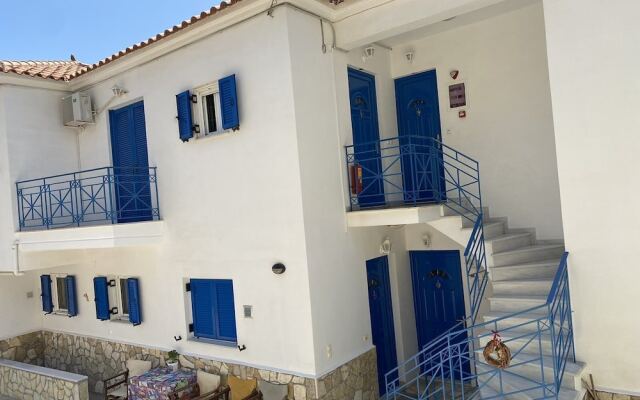 Matina Apartments Tyros