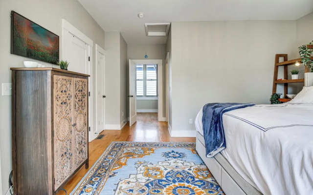 Vibrant Downtown Cincinnati Townhome w/ Sauna!