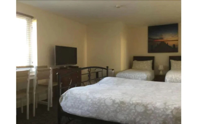 T & J Motel