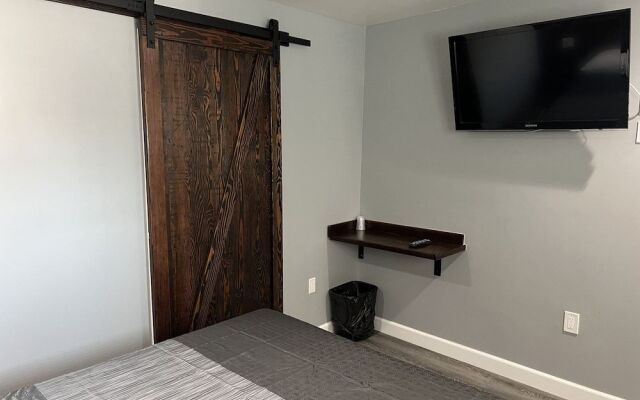 ERTH INN by AGA Bell Gardens