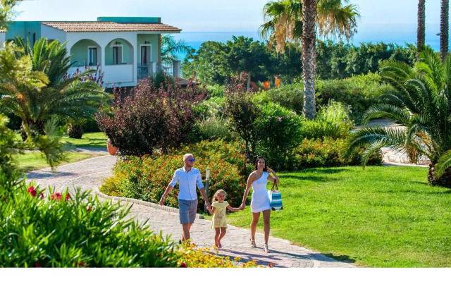 Serenusa Resort