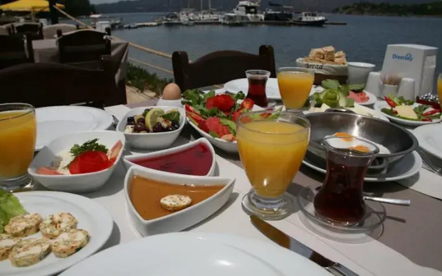 Ella Pansiyon Restaurant Yacht Club