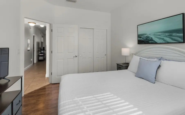 Pool, Fitness Center & Central Location