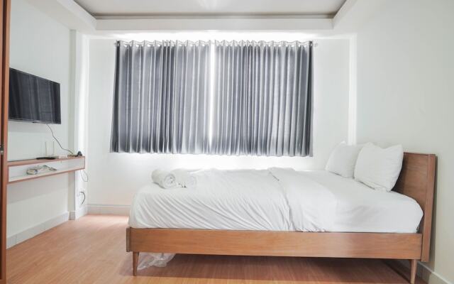 Scenic And Strategic Studio Amethyst Apartment