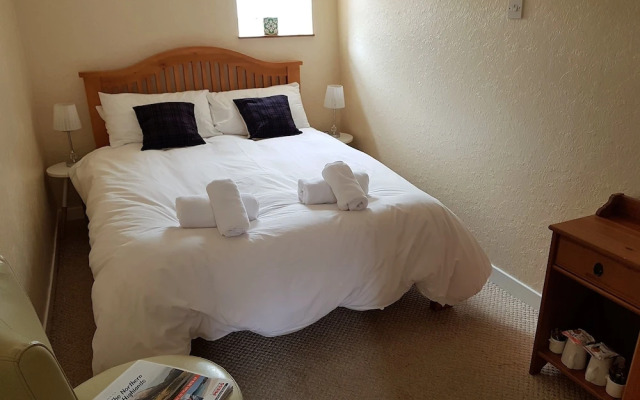 Old School Restaurant & Rooms