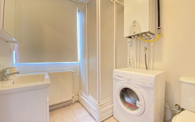 Central Flat With Balcony and Terrace in Sisli