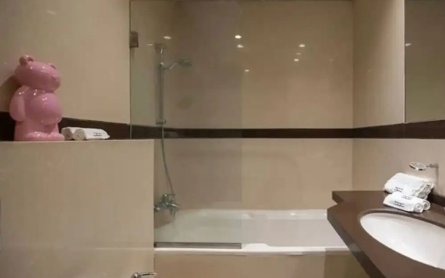 Monot Suites