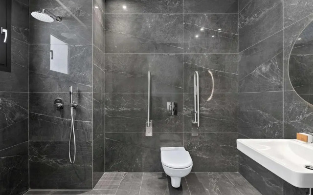 Mercure Larnaca Finikoudes Beach