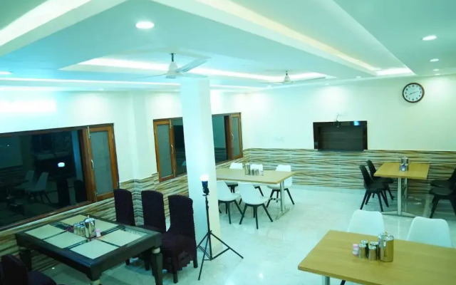 Hotel Mandakini Palace