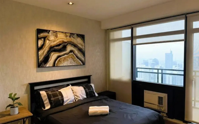 Penthouse 2 bedroom unit with balcony
