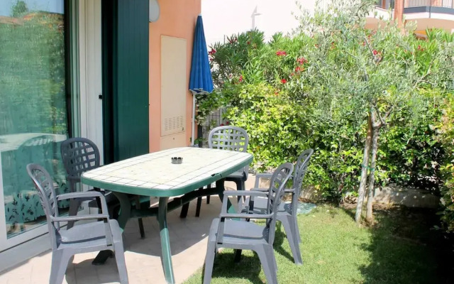 Elegant Holiday Home in Lazise with Swimming Pool near Lake