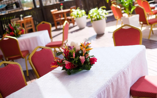 Ramada Suites by Wyndham Wailoaloa Beach Fiji Hotel