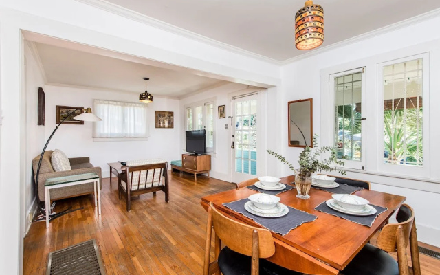 Charming 2 Bedroom Bungalow in Silver Lake