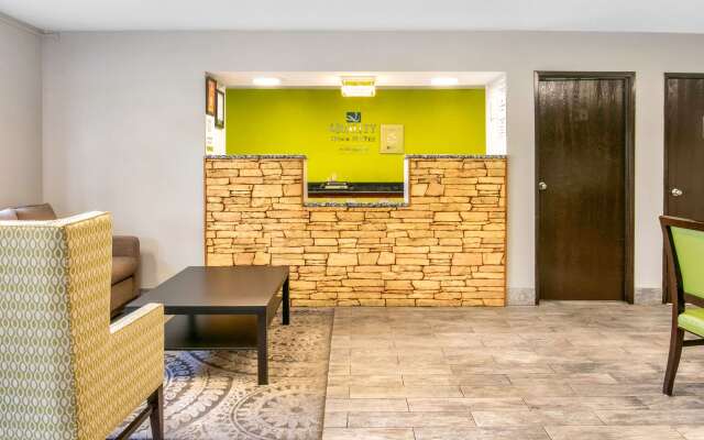 Quality Inn & Suites Metropolis I-24