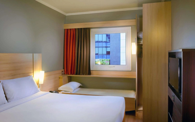 Hotel ibis Santiago Providencia - Image 6