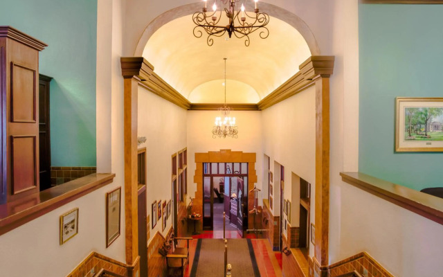 Hassayampa Inn
