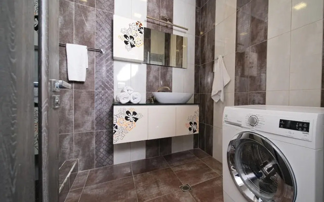 Elegant Suite by Sweet Home