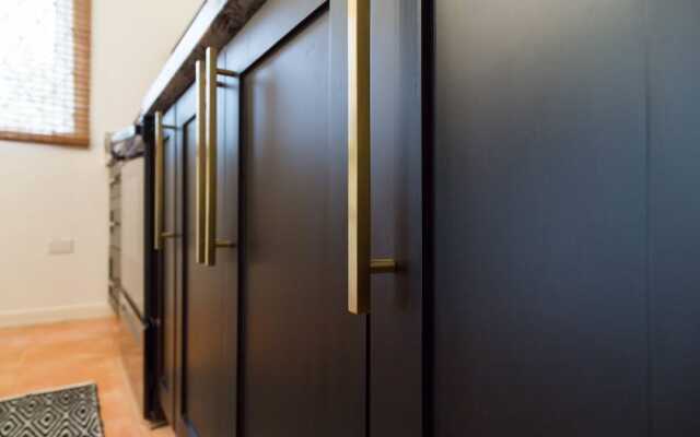 Renovated Apt.Walk to Marley Museum