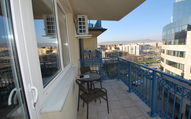 Arpad Bridge Apartments