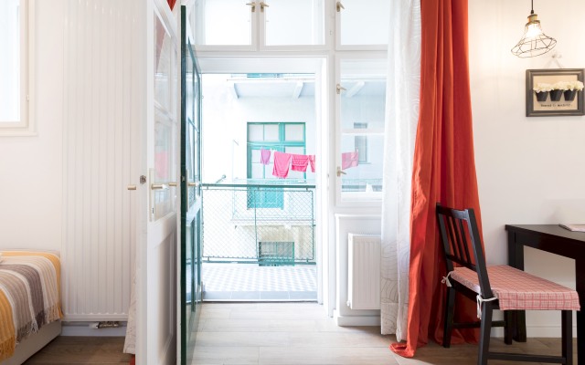 Spacious and Modern Central Triplex- Free Parking!