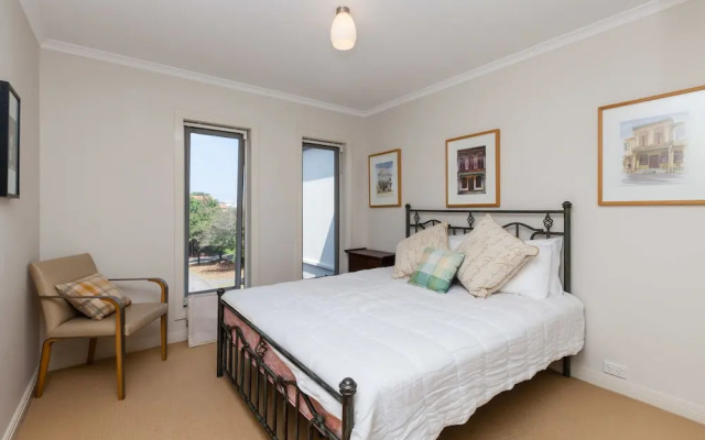 JASMINE, 2BDR Port Melbourne House