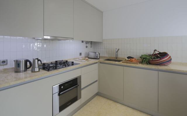 Castelo Apartments by linc