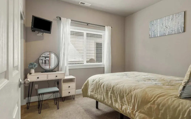 Hot-tub, Pet-friendly, 30 min to Mt Bachelor!