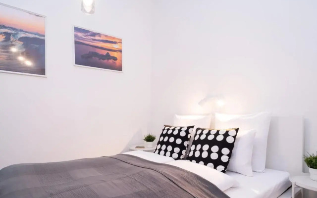 New comfy studio at convenient location
