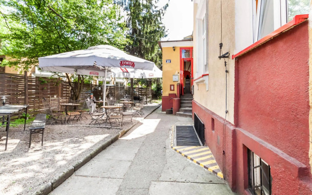 Good Bye Lenin Pub & Garden - Hostel