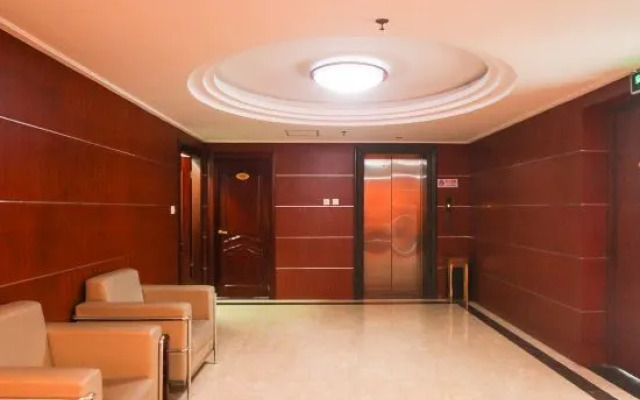 Home Inn & Hua Yi Select Hotel (Jiangyan Railway Station, Jiangyan Avenue, Taizhou)