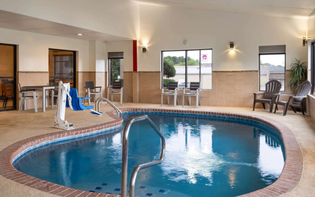 Ramada by Wyndham Locust Grove