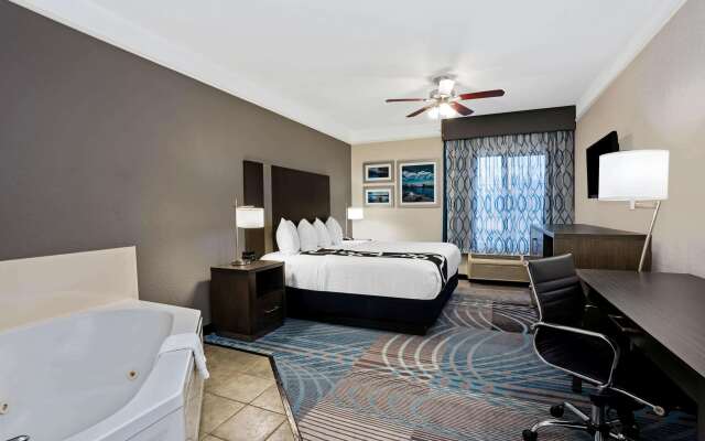 La Quinta Inn & Suites by Wyndham Conroe