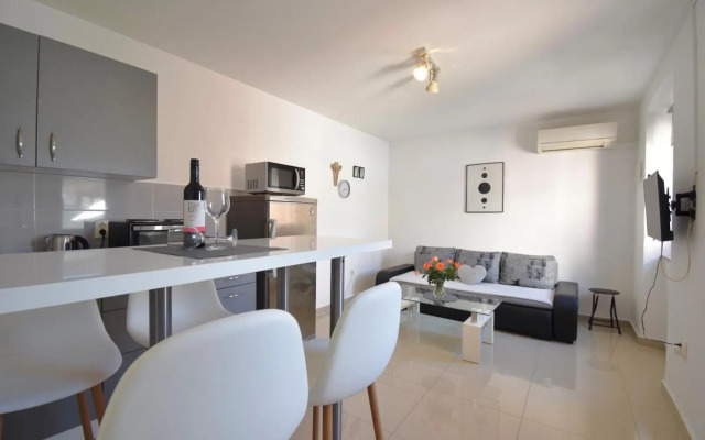 City Centre Apartment with terrace 2