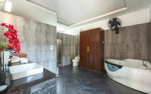 Generous 6BR Balinese Pool Villa Sophia